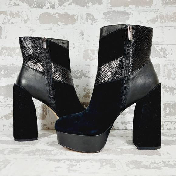 New Vince Camuto Gilisama Suede Black Platform Chunky Heel Ankle Boots M389 - Picture 5 of 12